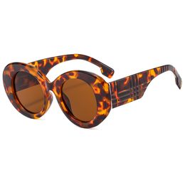 Trendige, moderne Retro-Straßenfotografie, grenzüberschreitende Mode-Laufsteg-Sonnenbrille, Farbe, großer runder Rahmen, PF