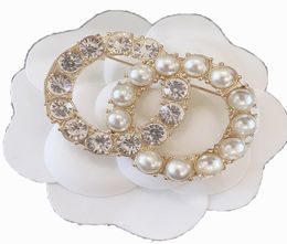 Luxury Designer Brooches Pearls and diamonds Brooch with Stamp High Quality Fashion jewelry LC18 yamalang26109481