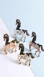 Animal Horse gutta percha colored Brooch Pin Jewelry Yiwu jewelry7037148