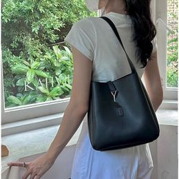 Shoulder Bag Luxury Designer Women's Tote Bag High Quality Leather Crossbody Bag Tramp Bucket Bag Travel Bag Large Capacity Shopping Bag