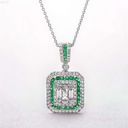 Medboo Ladies Fine Jewelry 18k White Gold 0.43ct Round Cut Lab Grown Emerald with Vvs Moissanite Jewellery Custom Pendant