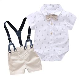 024M Летний костюм джентльмена для маленьких мальчиков для младенцев с короткими рукавами и галстуком-бабочкой, рубашка на подтяжках, повседневная одежда для маленьких мальчиков, 240127