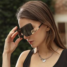 2024 New Fashion Brand Designer Luxury Extra Large Borderless Sunglasses Womens Retro Punk Sunglasses Trend Glasses 240216