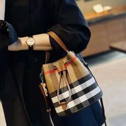 New Genuine Leather Plaid Colour Contrast One Shoulder Handheld Fashion Women s Small and Exquisite Bucket Bag factory direct sales