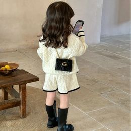 Childrens clothing 2024 spring new Korean girl V-neck floral sweater and shorts casual two-piece set 240218