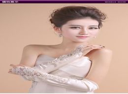 In Stock Lace Pearls White Bridal Glove Wedding Accessories 2020 New Arrival Luxury Crystal Beaded Short Wedding Gloves4585377