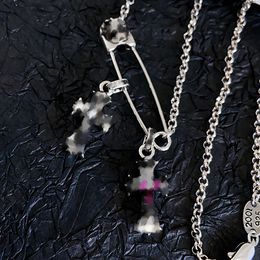 Unisex Designer Pendant Necklaces Crosses Pin Necklace Silver Paper Clip Clavicle Chain Choker