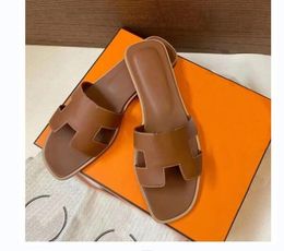 Fashion slippers Women sandals for womens slipper mens casual loafers shoes outdoor beach slides flat bottom with buckle unisex genuine leather 555