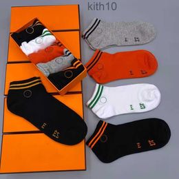 Men Sock Sports Socks Sock Slippers Women Premium Cotton Classic Letter Breathable Orange Basketball Football Outdoor Gift Box O82A