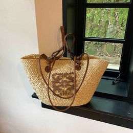 2024totes Designer 2024 New French Rattan Woven Straw Bag Pastoral Style Tote Seaside Holiday Handbag T240219