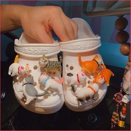 8pcs Cute 3D Cats Charms Designer DIY Stereo Shoe Decoration Clogs Hello Kids Women Girls Gifts Charm for Croc Jibb298v