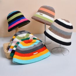 Novo chapéu de lã de malha listrado combinando com cores, chapéu de pescador da moda, outono e inverno, chapéu de bacia quente