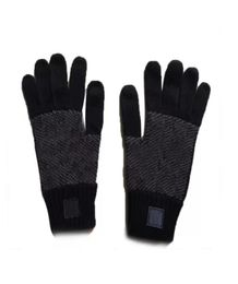 Knitted gloves classic designer autumn solid color European and American letters couple finger gloves winter fashion fivefinger g93530786