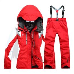 Terno de esqui engrossado para mulheres, jaqueta com concha de algodão, à prova de vento, à prova d'água e quente, roupa de snowboard 240122