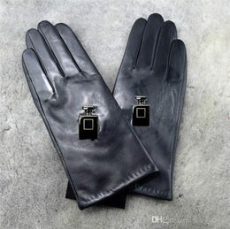 2021 Europe and the United States winter warm sheepskin top gloves ladies new brand points to add leather gloves whole3686777