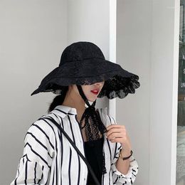 Berets French Retro Court Internet Famous Fisherman Hat Women's Summer Elegant Lace Strap Big Brim Vacation Travel Foldable Basin