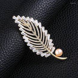 Brooches High-End Full Zircon Hollow Leaf Copper Pins Gold Colour Brass For Women Girls Dress Coat Jewellery