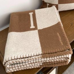 Letter Cashmere Designer Camel Blanket Soft Wool Scarf Shawl Portable Warm Plaid Sofa Bed Fleece Knitted Throw 140 170CM256r