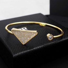 Bracelet Designer Bracelet Jewelry for Women All Diamond Triangle Top Quality Stainless Steel 18k Gold Classic New Christmas Year Valentine IBL0