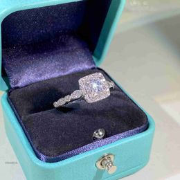 Women Girls Elegant Geometry Band Rings White Bling Diamond Shining Crystal Love Designer Luxury Princess Nice Engagement Ring Jewellery JFU9
