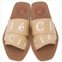 Pantofole di design Sandali Woody tessuto Tela Lettere Marchio di lusso diapositive sandali piatti Comodo alla moda Pantofola di sabbia per la casa all'aperto con punta aperta alla moda 02