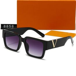 Designer Womens Sunglasses Large Frame Vacation Sunglass Outdoors 8 Colors Men Eyeglasses Letters Polarized Sun Glass Adumbral