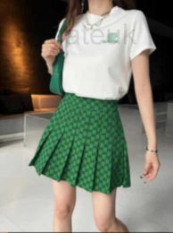 Two Piece Dress Designer 24 Women's Letter Flower Pocket Short Sleeve T-shirt Casual Set Paired with Shorts Fashionable and Elegant 216 209L