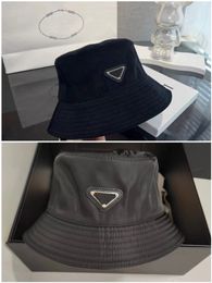 Chapéu de balde de alta qualidade clássico triângulo invertido emblema de metal à beira-mar chapéu de bacia de nylon denim chapéu personalizado