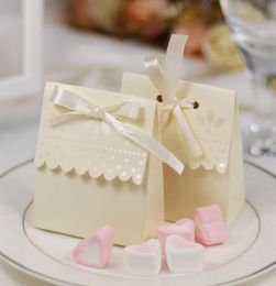 100 Pcs ScallopedEdge Ivory Candy Boxes Elegant Wedding Favours Party Gift Box2194977