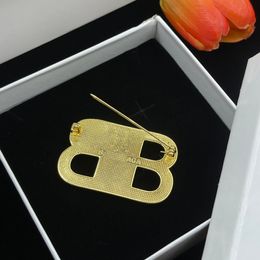 Orecchini a cerchio con spilla in oro di lusso Gioielli di stilista per le donne lettera BB spille spille classiche orecchini a bottone da donna designer orecchini partito CHG24022022-6