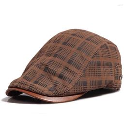 Berets Fashion Men's Outdoor Leather Hat Winter Print Male Warm Genuine Dad Duckbill Wholesale