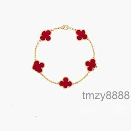 Wholesale Luxury Clover Four Designer Fashion Charm Bracelets for Women 18k Gold Silver Black White Red Green Brand Bracelet Wedding Party Jewelry D615