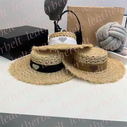 Designer Straw Hats Fashion Summer Hollow Wide Brim Bucket Hats Classic Badge Outdoor Vacation Beach Sun Hat for Women