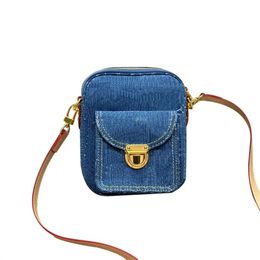 2024 Case Small Camera Bag Old Flower Letters Buckle Fashion Letters Coated Canvas Golden Hardware Zipper Closure Women Shoulder Bags