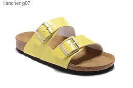 flat designers design Slippers Famous slippers with toe beach shoes men's and women's casual flat with cork sandals star the same style beach shoes 9 240213