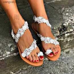 Sandals New Bohemian Flat Sandals Womens Flower Ethnic Style Large Beach Shoes Sandal T240220