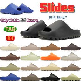 Summer Beach Designer Sandals per uomini Donne Slide Slipperie piatte Onyx Desert Desert Sand Black Enflame Orange MX Cream Moon Fulmine Mens Sandalo Casualmente Slifori Slimi per donne