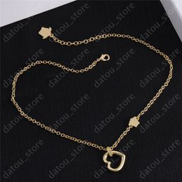 Designer Pendant Necklace For Women Gold Chain Medusas Mens Luxury Heart Necklaces Classic Character Designer Jewellery