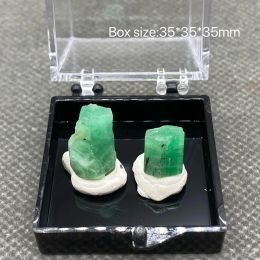 Pendants 100% Natural green emerald mineral gemgrade crystal specimens stones and crystals quartz crystals +Box 3.5cm