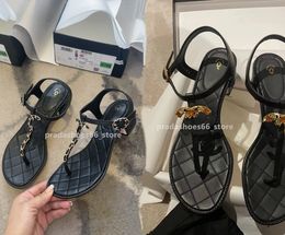 New Flats sandalo Scarpe da donna canale 2024 Summer Beach Clip Toe Slides Luxury Brand Designer Infradito Sandali a catena trapuntati tacco basso Pantofole da donna logo tn