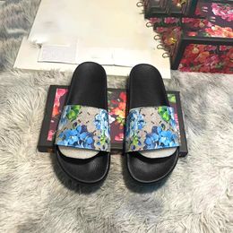 Высококачественный Sandale Casual обувь резиновая тарелка в новом стиле Summer Style Summer Beach Sliders Роскошные дизайнер на открытом воздухе сандал Loafer Mens Flat Slide Pired Gift Женский бассейн