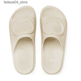 Slippers Designer Slippers and Sandals Platform Mens and Womens Shoes Rubber Thick Sole Slide Show Fashion Easy to Wear Style Sandals and Slippers 35-45 Q240221