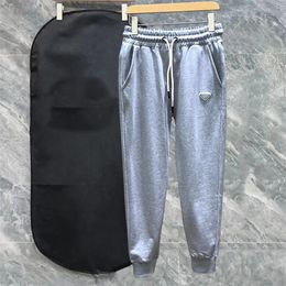 Pantaloni cargo da uomo pantaloni sportivi alla moda marchio trendy primavera casual minimalista triangolare con logo in metallo pantaloni con coulisse tascabile taglia S-XL