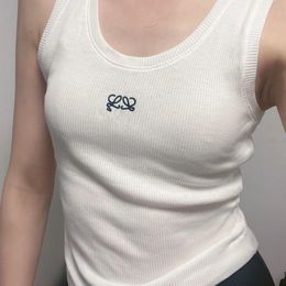 クロップドトップTシャツ女性ニットタンクトップデザイナー刺繍ベストノースリーブ通気性ニットプルオーバーレディーススポーツトップサマーショートスリム