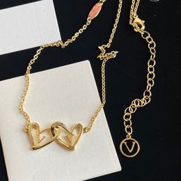 Top Sell Heart Pendant Designer Necklaces Choker Diamond Letter Pendants Men Women Brand 18k Gold Plated Copper Necklace Chains Wedding Jewellery Accessories