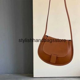 Shoulder Bags Womens Genuine Leater Saddle Bag Trendy Designer Luxury Mini Vintage alf Moon Bags Lady Soulder Messenger Flap Cowide PurseH24221