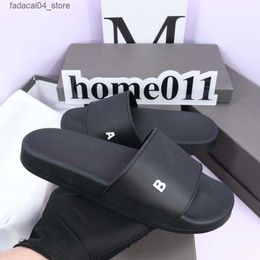 Slippers Slippers men and women couples to wear on the outside Ins trendy home anti slip fashionable mens trendy brand one line flip flop beach shoe Q240221