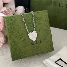 2024 Brand Heart Pendant Necklace DesignFor Women Silver Necklaces Vintage Design Gift Long Chain Love Couple Family Jewellery Necklace Celtic Style Letter Chainq3