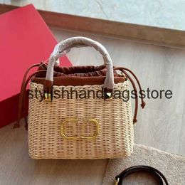 Shoulder Bags Soulder 2024 Raan Spring And Summer Straw Seaside oliday Messenger Woven ig Quality Famous Brand Designer Beac Bucket Bag Vintage andbags 2588H24221