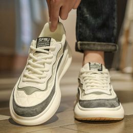 Forrest Gump mens shoes in spring are breathable high-end and versatile casual sneakers. Youth sports thick soles little white dad trendy shoes